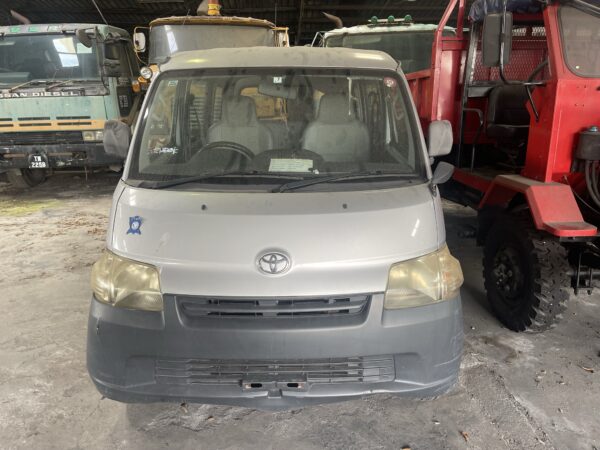 Toyota S402 Window Van - Image 10
