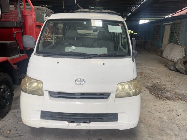 Toyota S402 Window Van - Image 10
