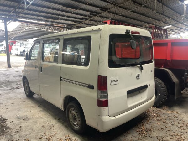 Toyota S402 Window Van - Image 8