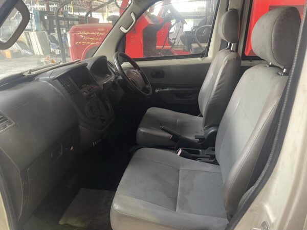 Toyota S402 Window Van - Image 7