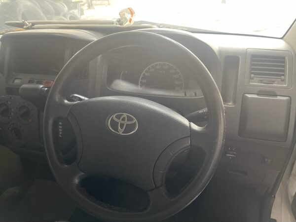 Toyota S402 Window Van - Image 4