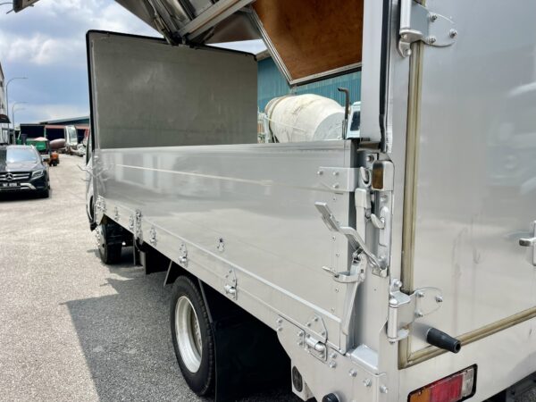 Unregistered Hino XZU414 14ft Wing Box - Image 10