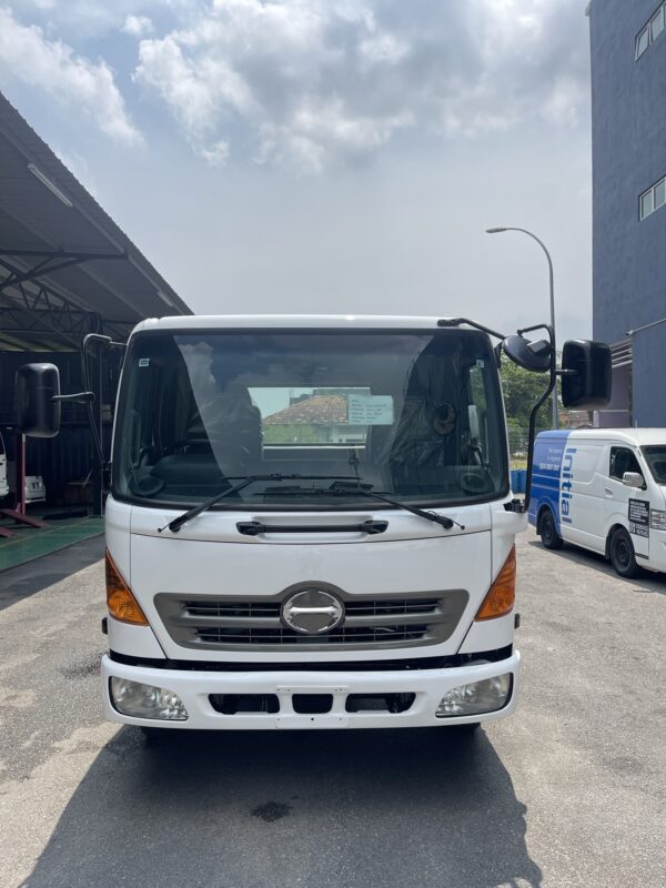 Unregistered Hino FD7J Chassis and Cab - Image 19