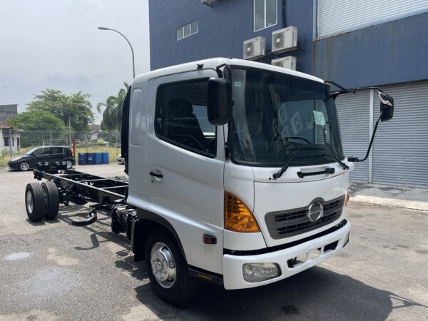 Unregistered Hino FD7J Chassis and Cab - Image 18
