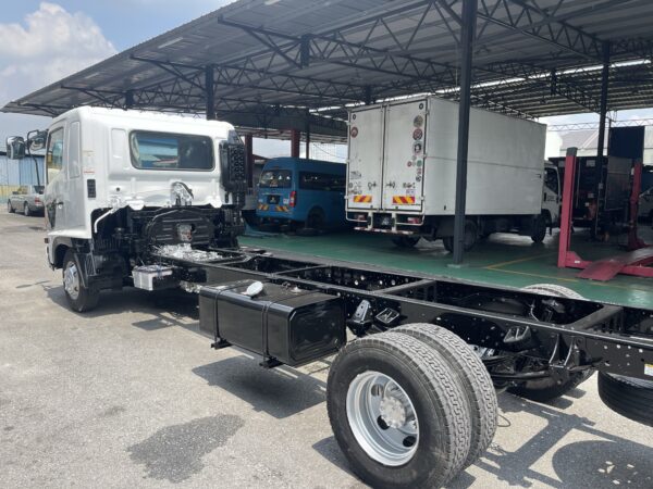 Unregistered Hino FD7J Chassis and Cab - Image 13