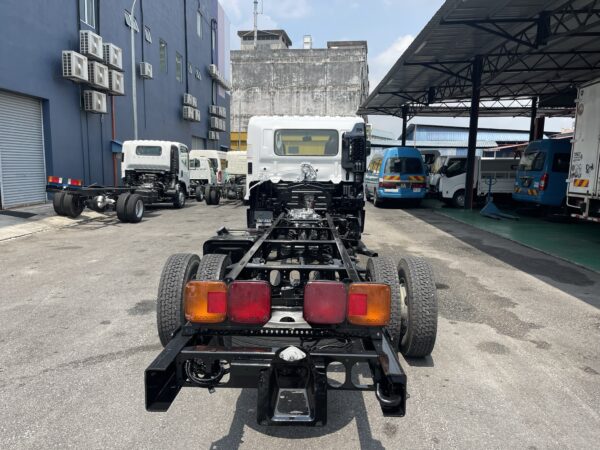 Unregistered Hino FD7J Chassis and Cab - Image 11