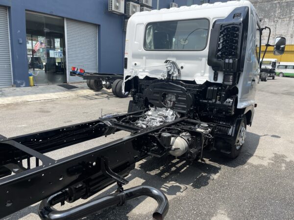 Unregistered Hino FD7J Chassis and Cab - Image 9