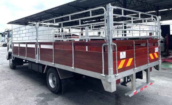 Isuzu FRR90 Wooden Cargo/Kargo Kayu for Seafood/Fish Usage - Image 12