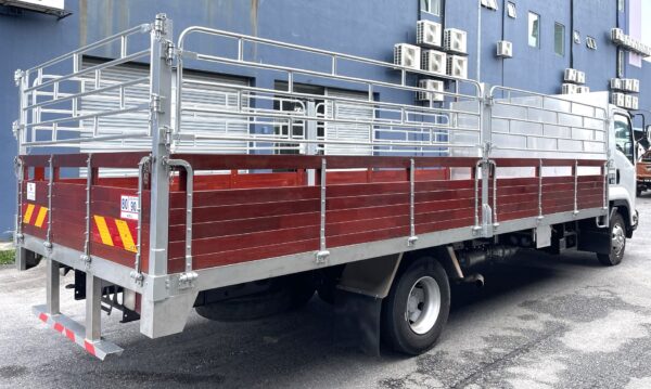 Isuzu FRR90 Wooden Cargo/Kargo Kayu for Seafood/Fish Usage - Image 11