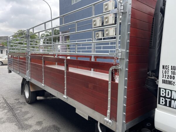 Isuzu FRR90 Wooden Cargo/Kargo Kayu for Seafood/Fish Usage - Image 8