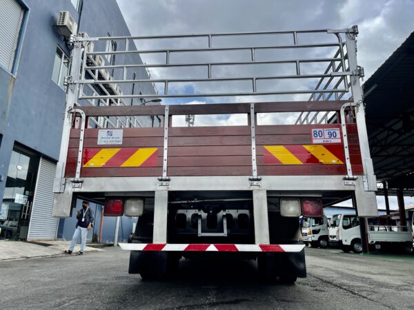 Isuzu FRR90 Wooden Cargo/Kargo Kayu for Seafood/Fish Usage - Image 3