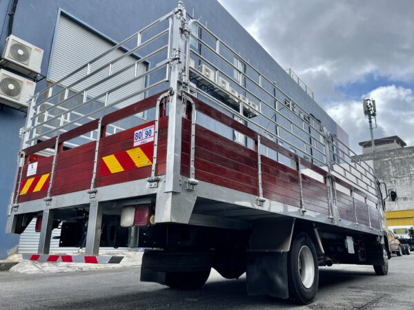 Isuzu FRR90 Wooden Cargo/Kargo Kayu for Seafood/Fish Usage - Image 2