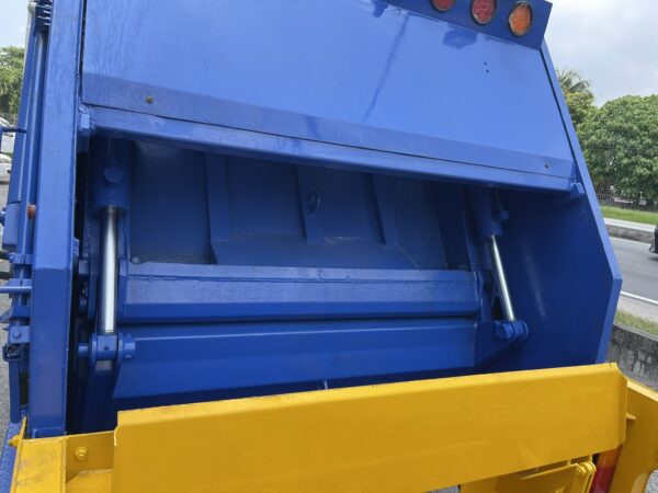 Isuzu FRR90 Garbage Compactor/ Trash Compactor /Garbage Disposal/ Waste disposal/Pemadat Sampah - Image 9