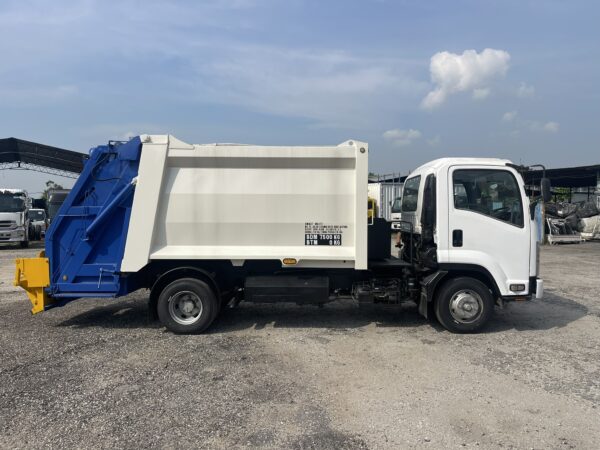 Isuzu FRR90 Garbage Compactor/ Trash Compactor /Garbage Disposal/ Waste disposal/Pemadat Sampah - Image 7