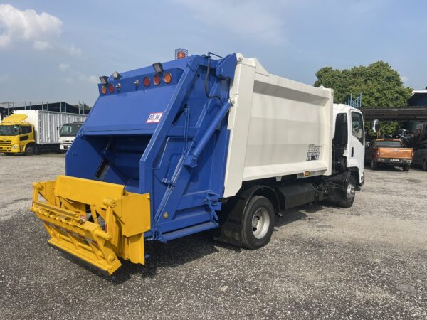 Isuzu FRR90 Garbage Compactor/ Trash Compactor /Garbage Disposal/ Waste disposal/Pemadat Sampah - Image 6