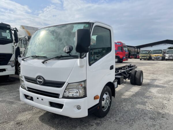 Unregistered Hino 300 XZU710/720 Manual