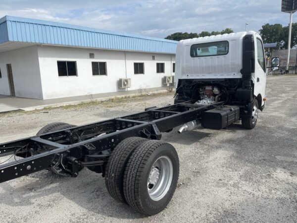 Unregistered Hino 300 XZU710/720 Manual - Image 7