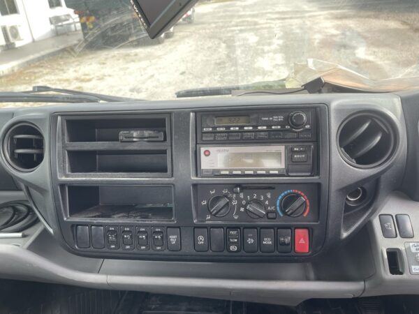Unregistered Hino 300 XZU710/720 Manual - Image 3