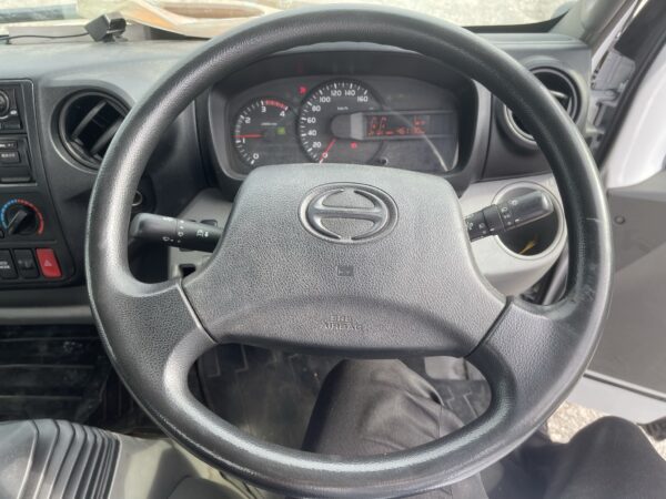 Unregistered Hino 300 XZU710/720 Manual - Image 2