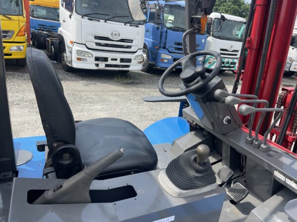 Isuzu NPR72 Mobile Forklift with Hydraulic Crane - Image 7
