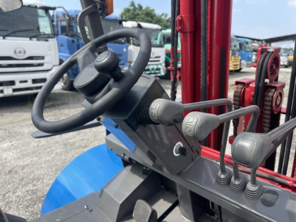 Isuzu NPR72 Mobile Forklift with Hydraulic Crane - Image 5