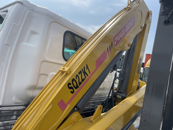 Isuzu NPR72 Mobile Forklift with Hydraulic Crane - Image 4