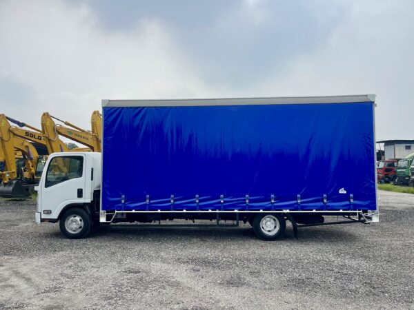 Isuzu NPR85 Curtain Sider/ Side Curtain - Image 2