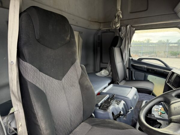 Unregistered Hino 700 SH1E Manual High Roof - Image 2