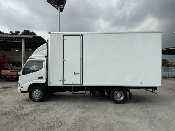Hino XZU414 Box Van Truck - Image 2