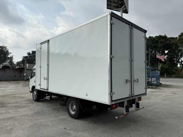 Hino XZU414 Box Van Truck - Image 11