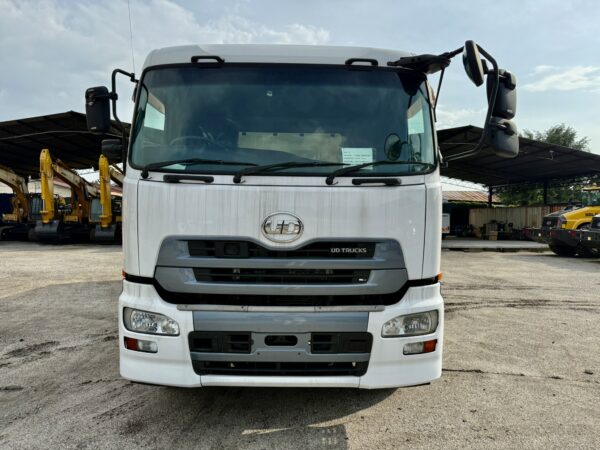 Nissan RJ UD CD5/ CD4 Oil Tanker/ Diesel Tanker/ Fuel Tank - Image 12
