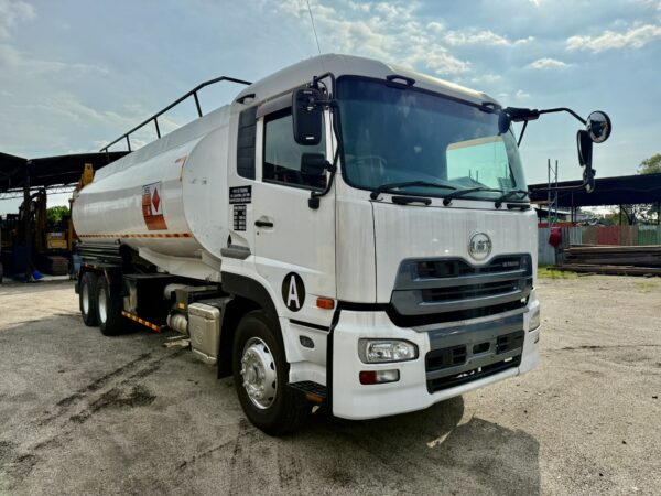 Nissan RJ UD CD5/ CD4 Oil Tanker/ Diesel Tanker/ Fuel Tank - Image 10