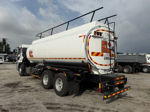 Nissan RJ UD CD5/ CD4 Oil Tanker/ Diesel Tanker/ Fuel Tank - Image 5