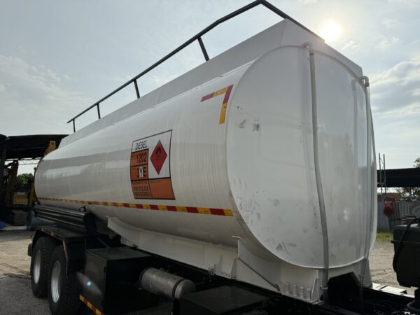 Nissan RJ UD CD5/ CD4 Oil Tanker/ Diesel Tanker/ Fuel Tank - Image 13
