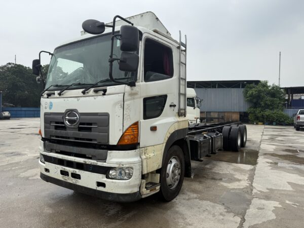 Unregistered Hino 700 FR1E Manual
