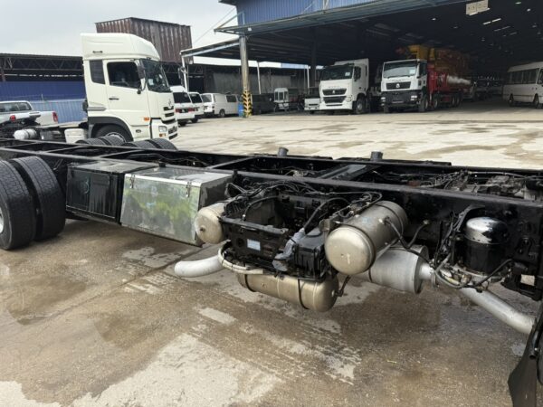Unregistered Hino 700 FR1E Manual - Image 8