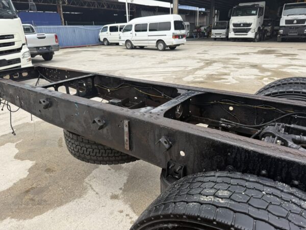 Unregistered Hino 700 FR1E Manual - Image 5