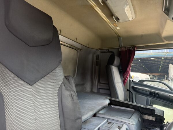 Unregistered Hino 700 FR1E Manual - Image 3