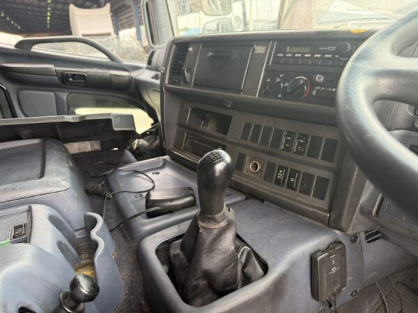 Unregistered Hino 700 FR1E Manual - Image 2