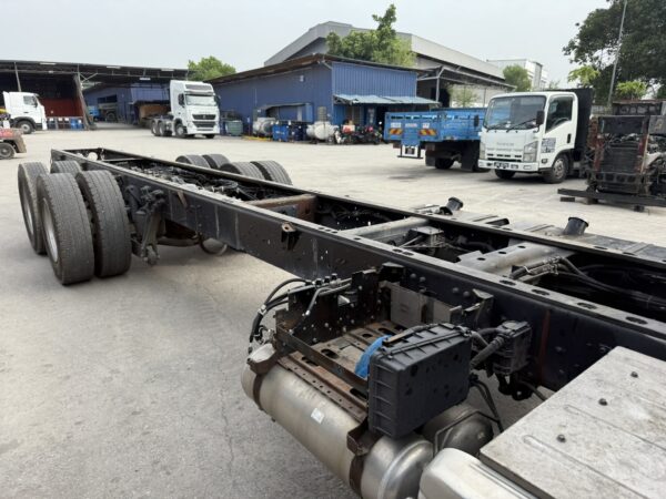 Unregistered Nissan UD CD5 Semi-Auto Chassis and Cab - Image 10