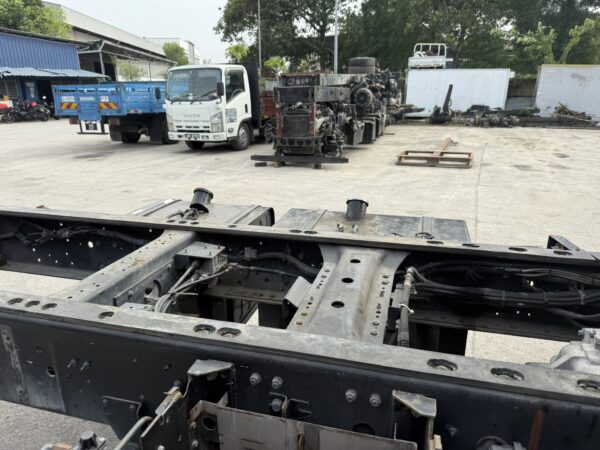 Unregistered Nissan UD CD5 Semi-Auto Chassis and Cab - Image 9
