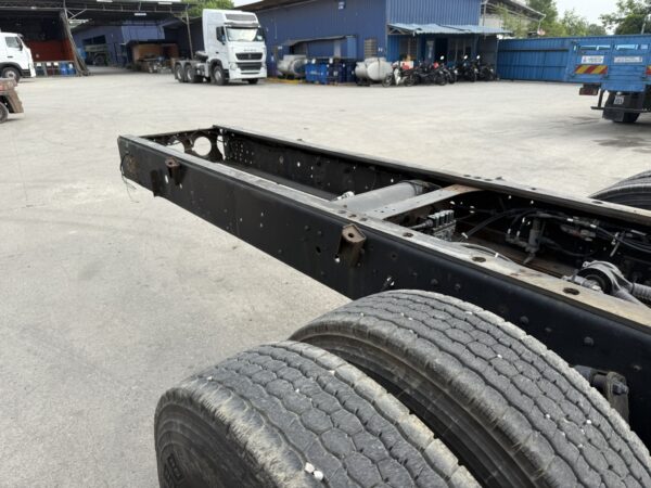 Unregistered Nissan UD CD5 Semi-Auto Chassis and Cab - Image 7