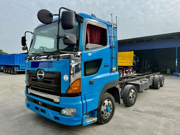 Unregistered Hino 700 FW1E Manual 12 Wheeler