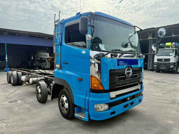 Unregistered Hino 700 FW1E Manual 12 Wheeler - Image 12