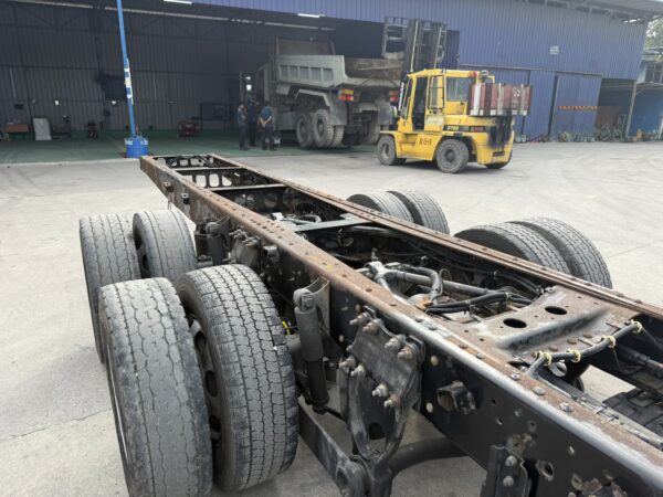 Unregistered Hino 700 FW1E Manual 12 Wheeler - Image 9