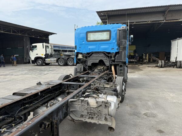 Unregistered Hino 700 FW1E Manual 12 Wheeler - Image 6