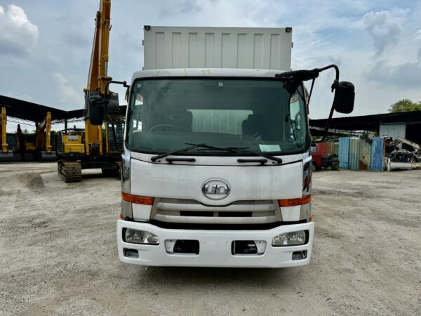 Unregistered Nissan UD MK38 21ft Corrugated Box - Image 11
