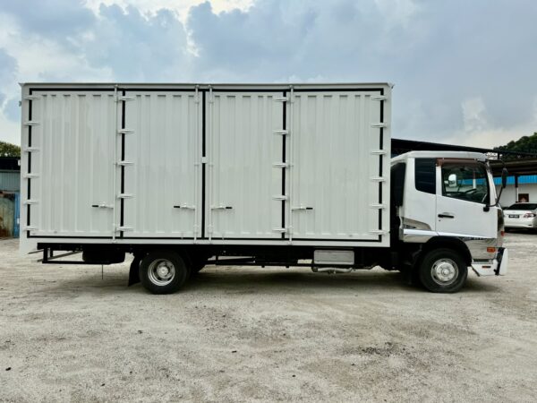 Unregistered Nissan UD MK38 21ft Corrugated Box - Image 7
