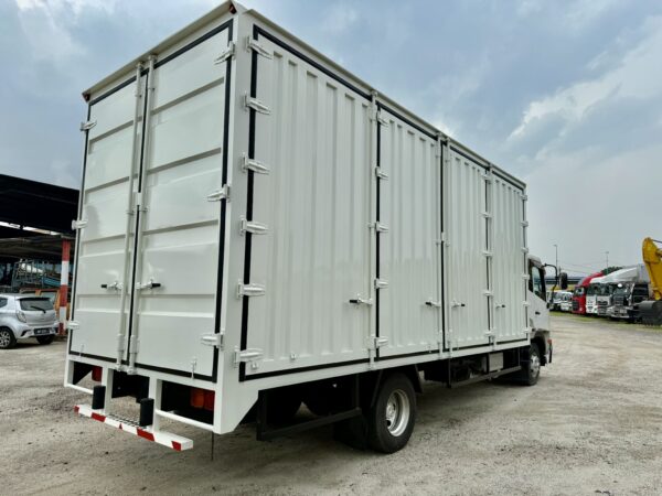 Unregistered Nissan UD MK38 21ft Corrugated Box - Image 6