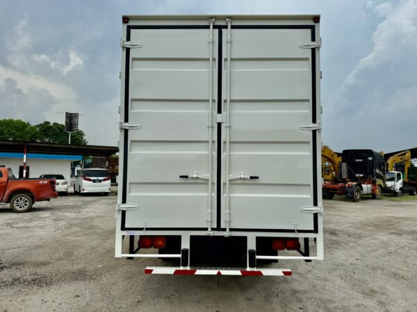 Unregistered Nissan UD MK38 21ft Corrugated Box - Image 5